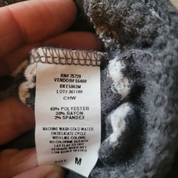 BKE grey loose thermal shirt with cut out in the back size M - Picture 2 of 3